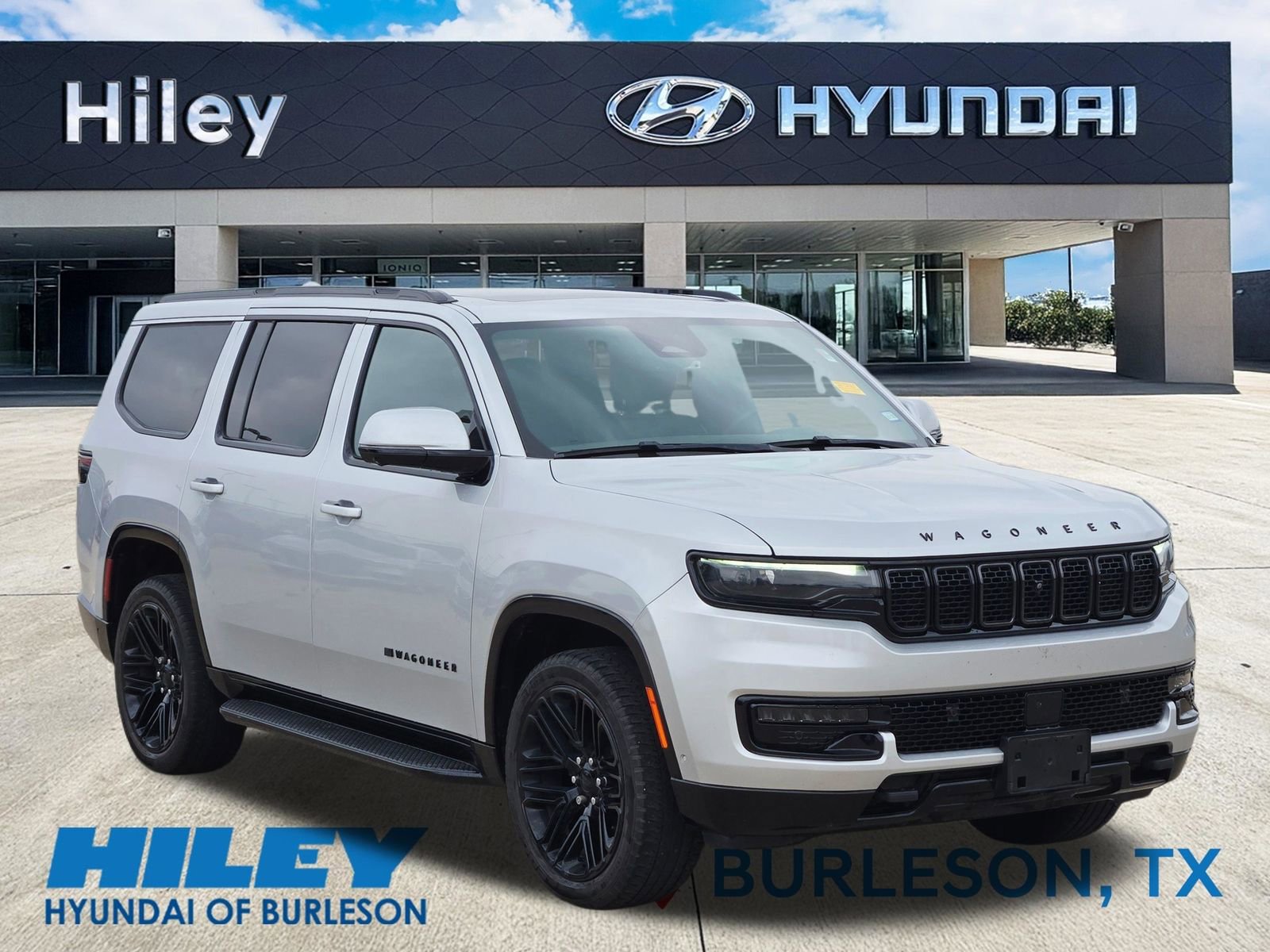Used 2022 Jeep Wagoneer Series II AWD/4WD image 2