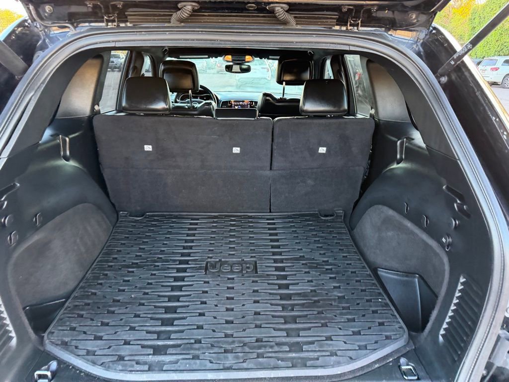 Used 2019 Jeep Grand Cherokee Limited image 15