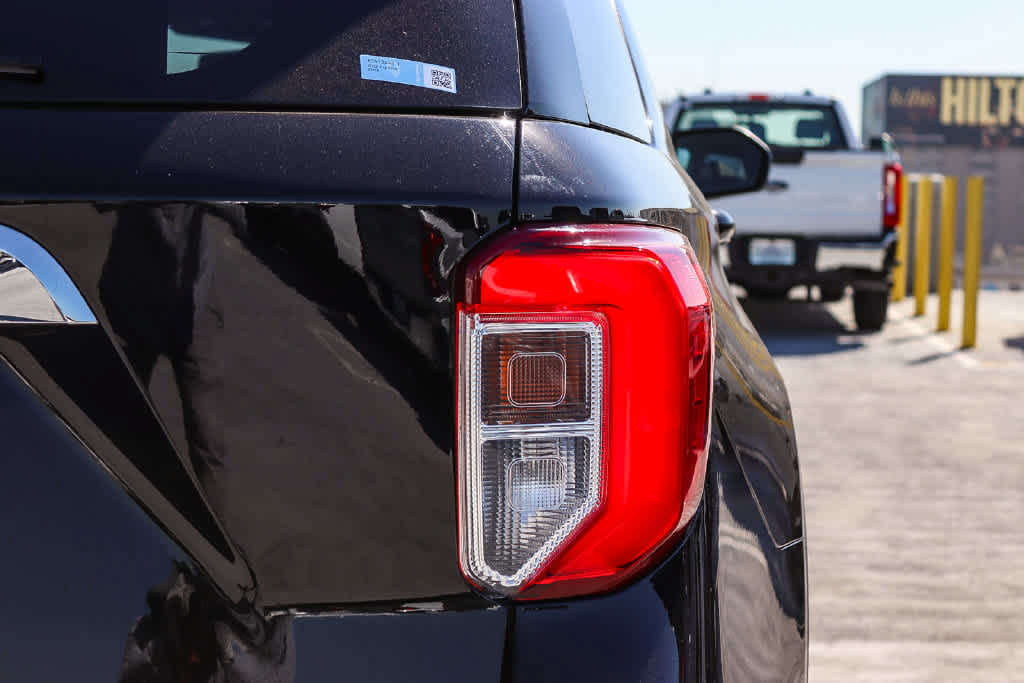 Certified 2022 Ford Explorer XLT w/ Equipment Group 202A RWD image 9
