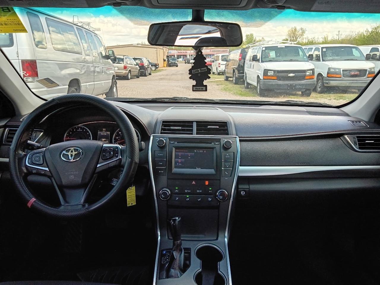 Used 2016 Toyota Camry SE FWD image 22