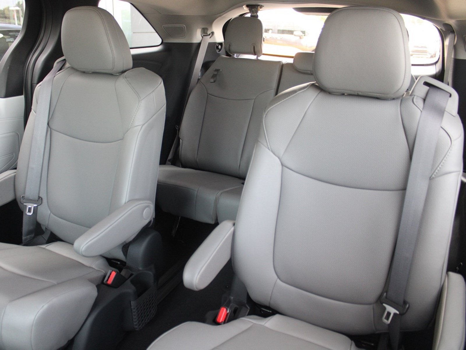 Used 2026 Toyota Sienna XLE AWD/4WD image 21