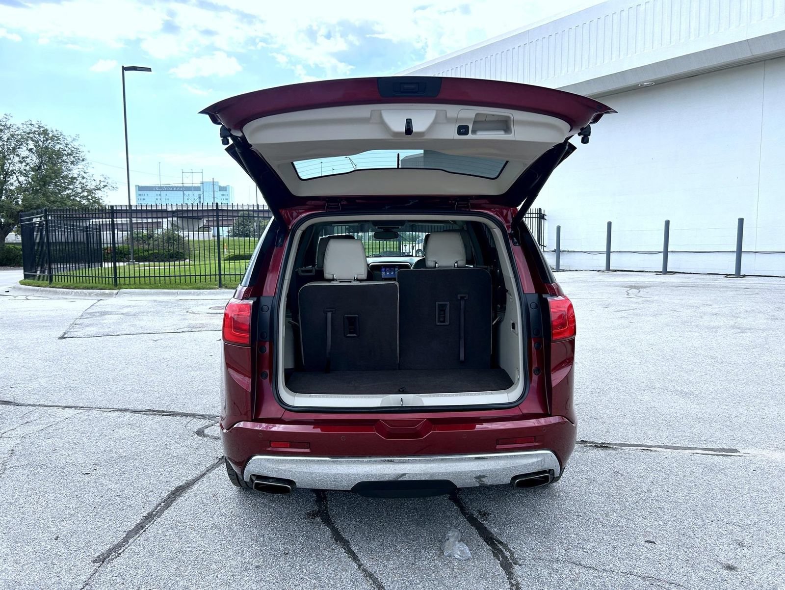 Used 2018 GMC Acadia Denali w/ Technology Package AWD/4WD image 23