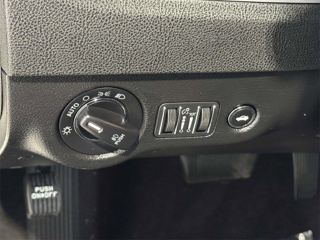 Used 2022 Chrysler 300 S image 27