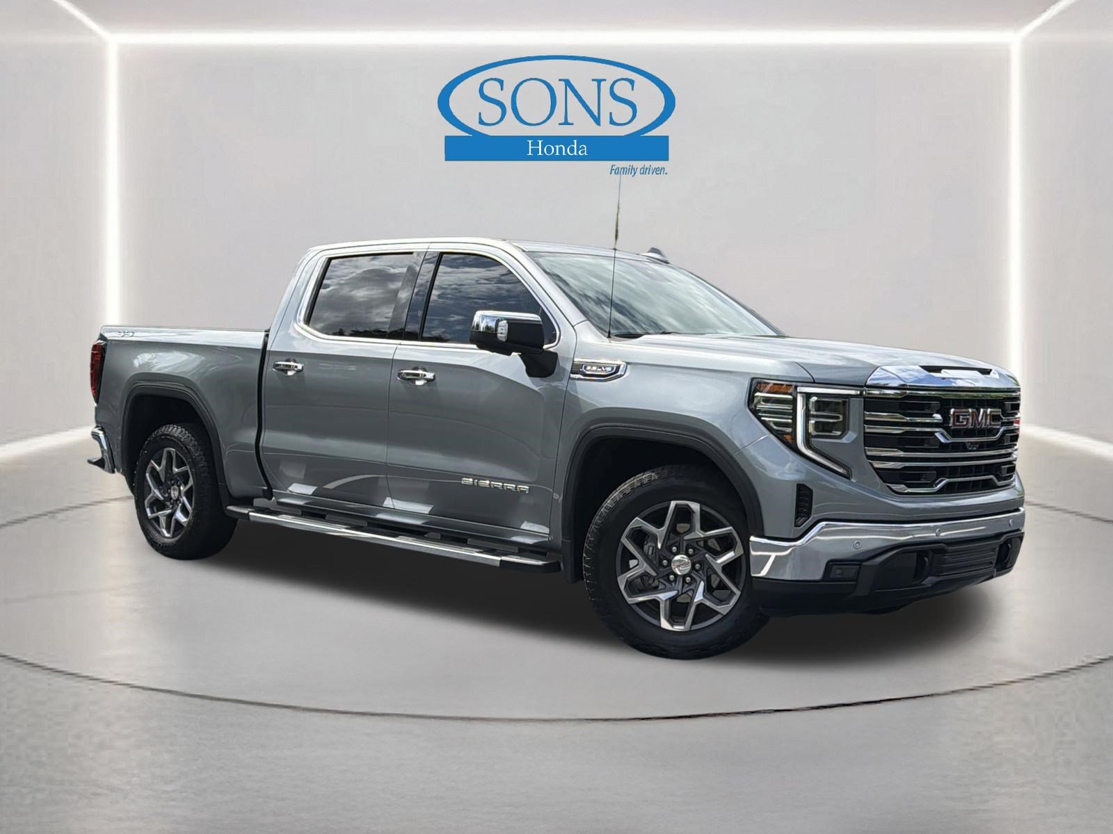 Used 2025 GMC Sierra 1500 SLT w/ SLT Premium Package AWD/4WD image 2