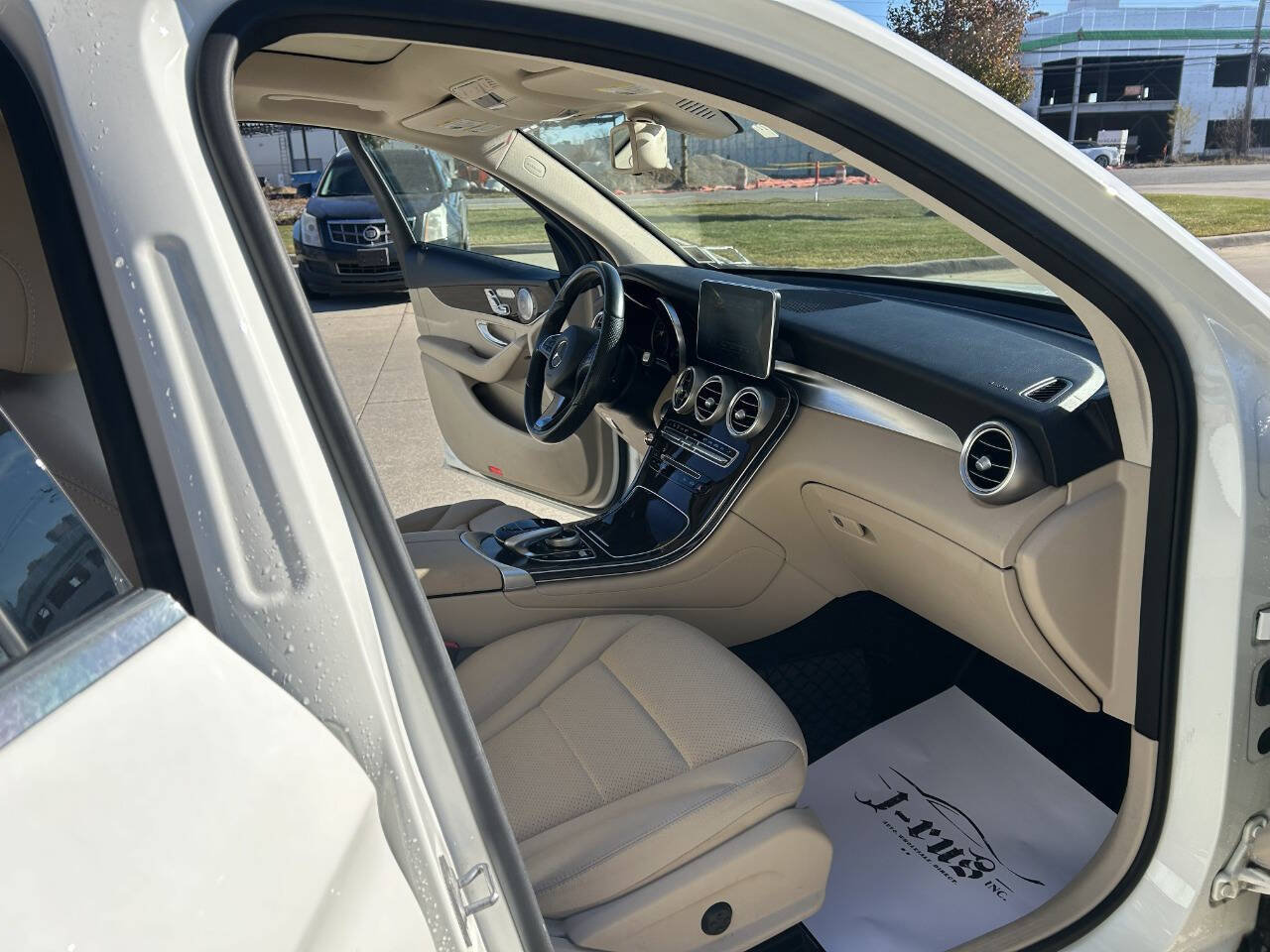 Used 2018 Mercedes-Benz GLC 300 4MATIC image 18