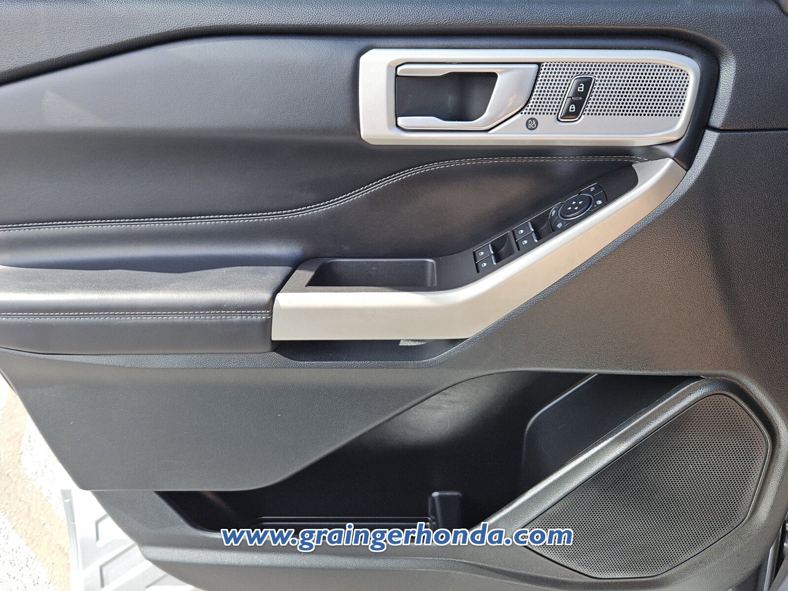 Used 2023 Ford Explorer Limited image 23