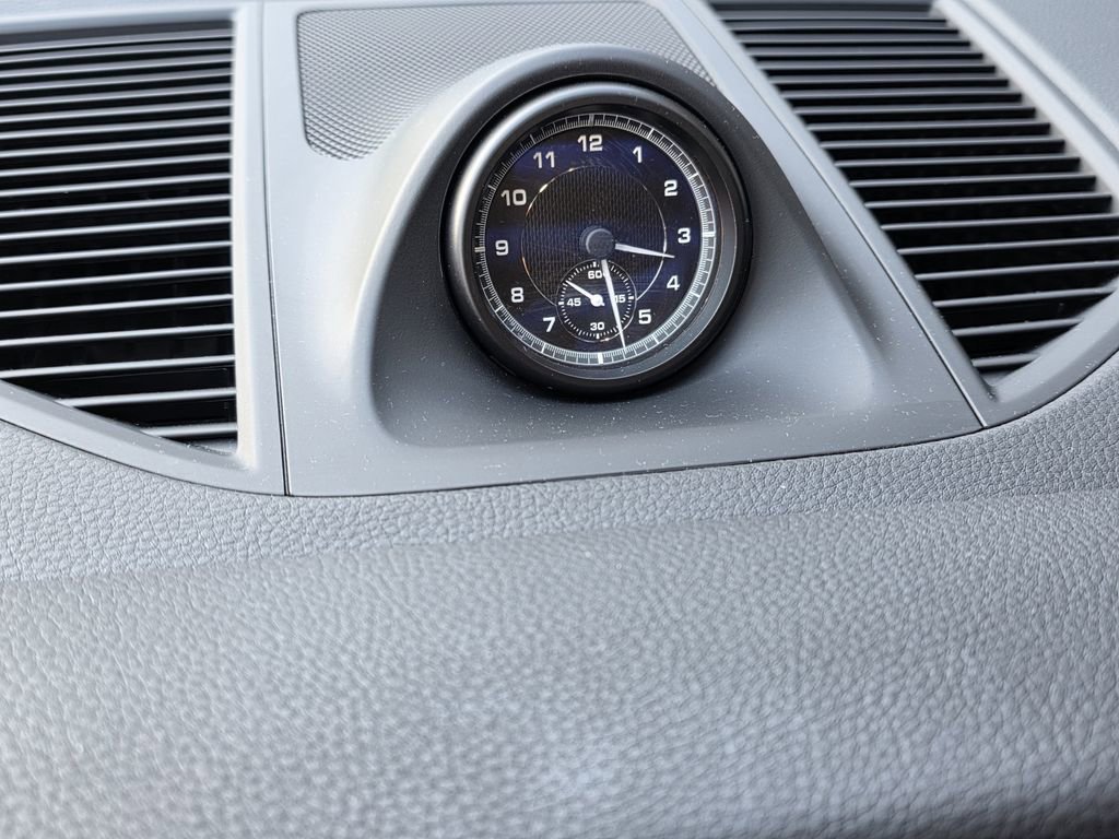 Used 2024 Porsche Macan image 10