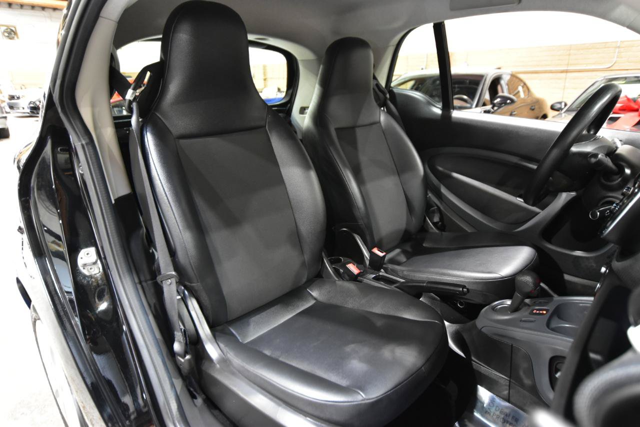Used 2016 smart fortwo pure RWD image 24