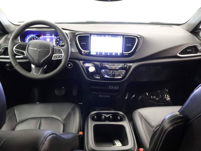 Used 2025 Chrysler Pacifica Select FWD image 34