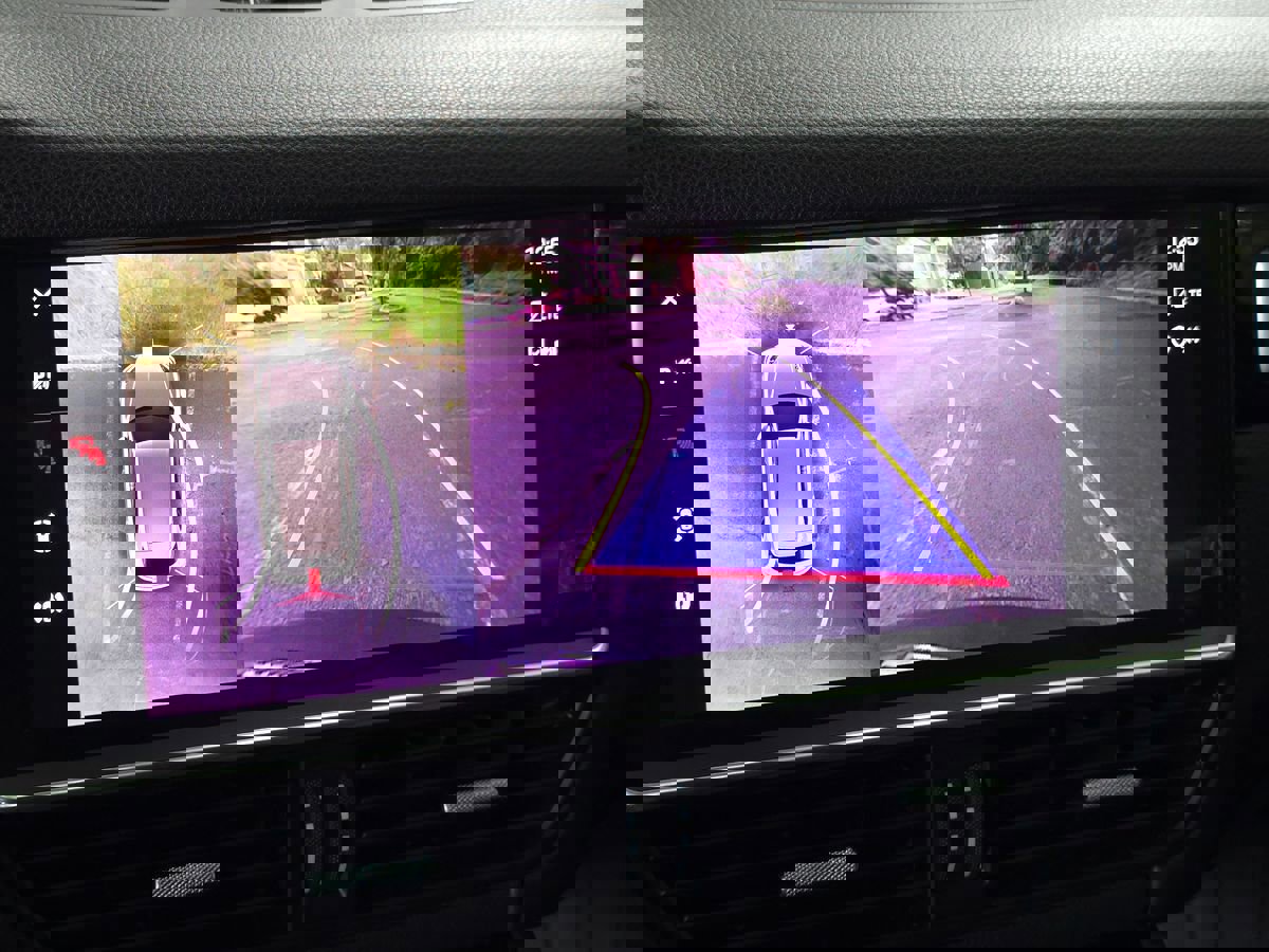 Used 2023 Porsche Cayenne Platinum Edition image 37