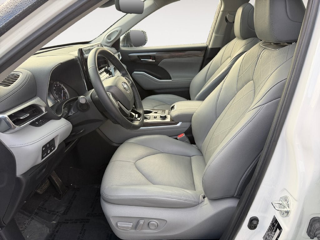 Used 2022 Toyota Highlander Platinum AWD/4WD image 6