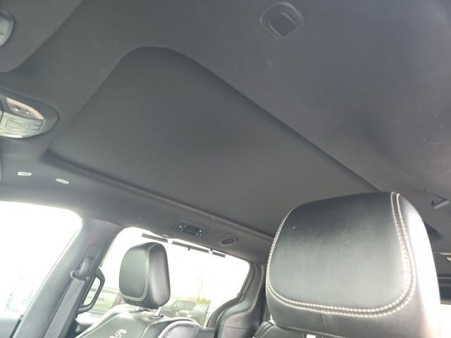 Used 2018 Chrysler Pacifica Limited w/ S Appearance Package image 11