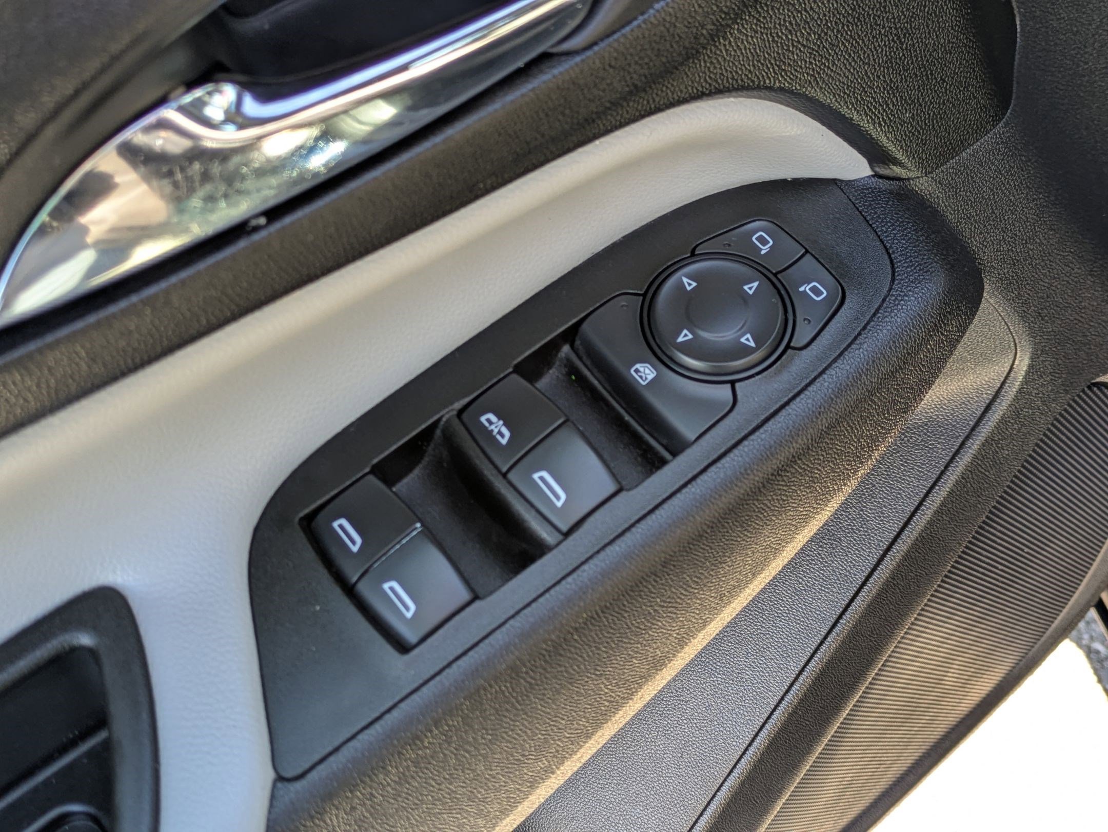 Used 2020 Chevrolet Equinox LS image 11