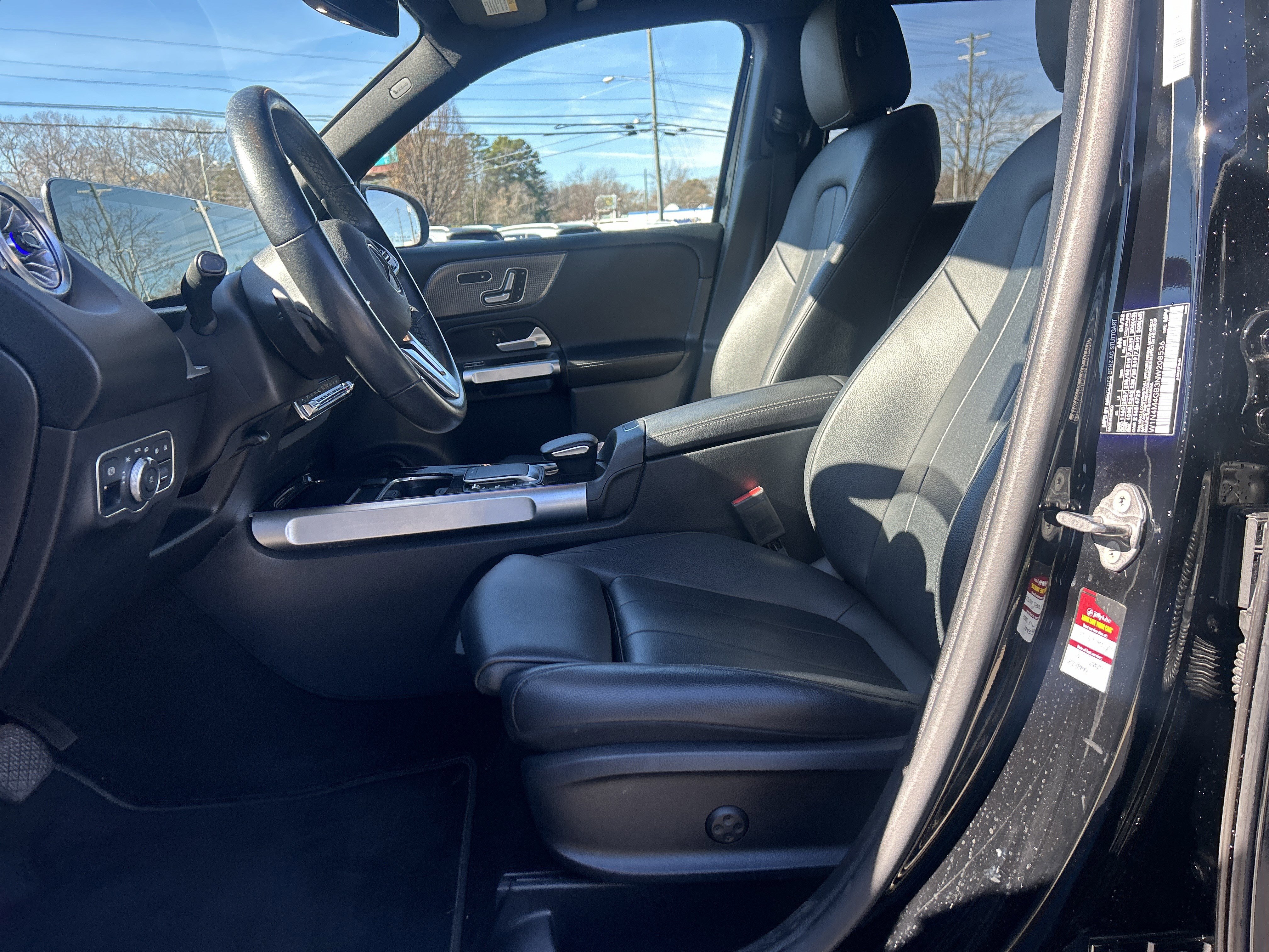 Used 2022 Mercedes-Benz GLB 250 w/ Premium Package Lite image 16