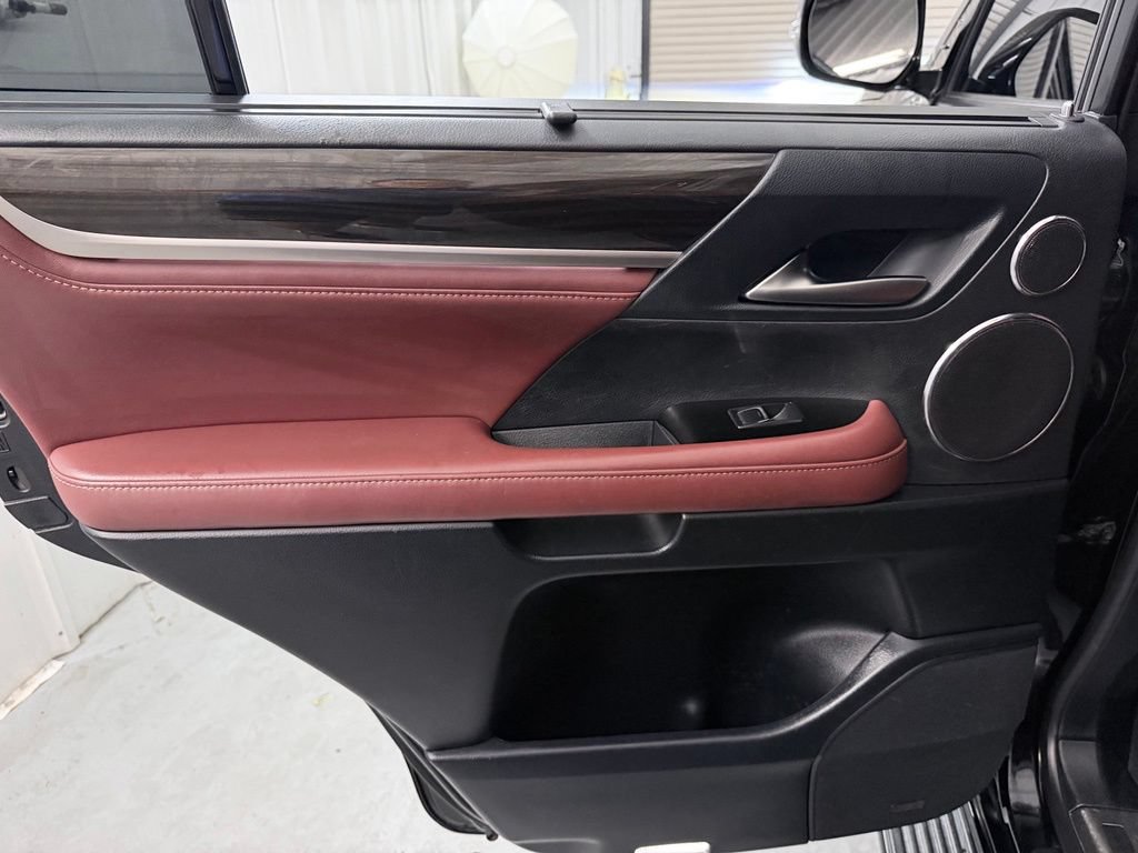 Used 2016 Lexus LX 570 4WD image 33