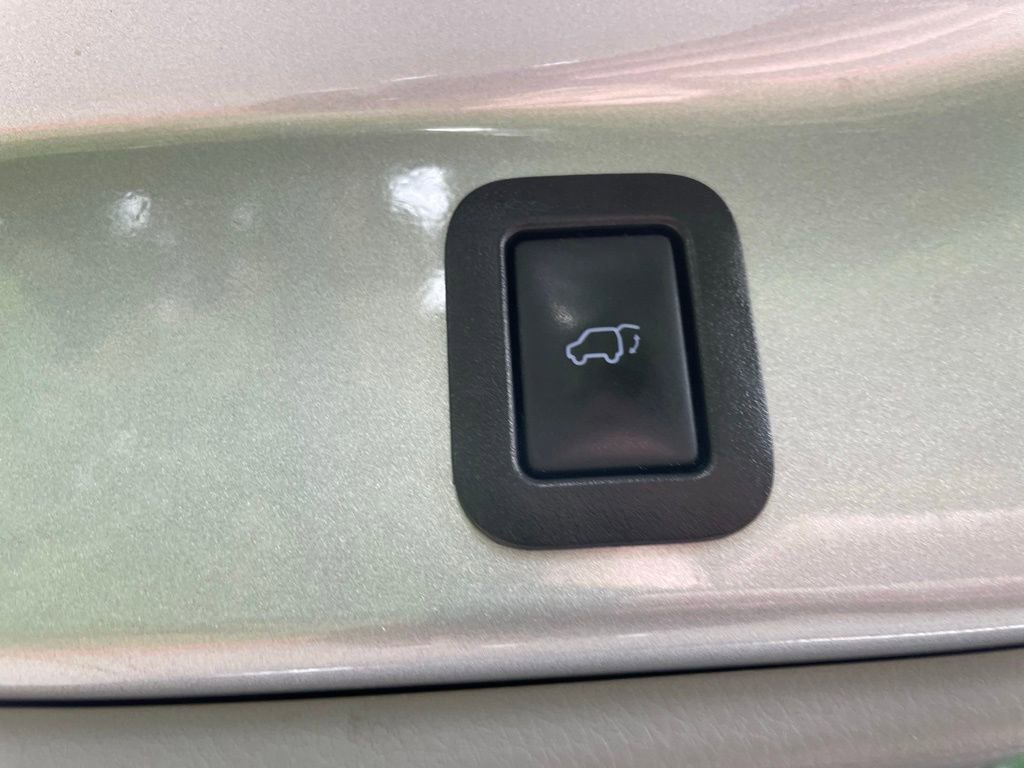 Used 2018 Toyota Highlander XLE AWD/4WD image 25