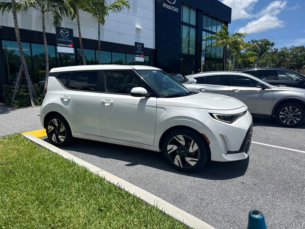 Used 2023 Kia Soul GT-Line w/ GT-Line Technology Package FWD image 3