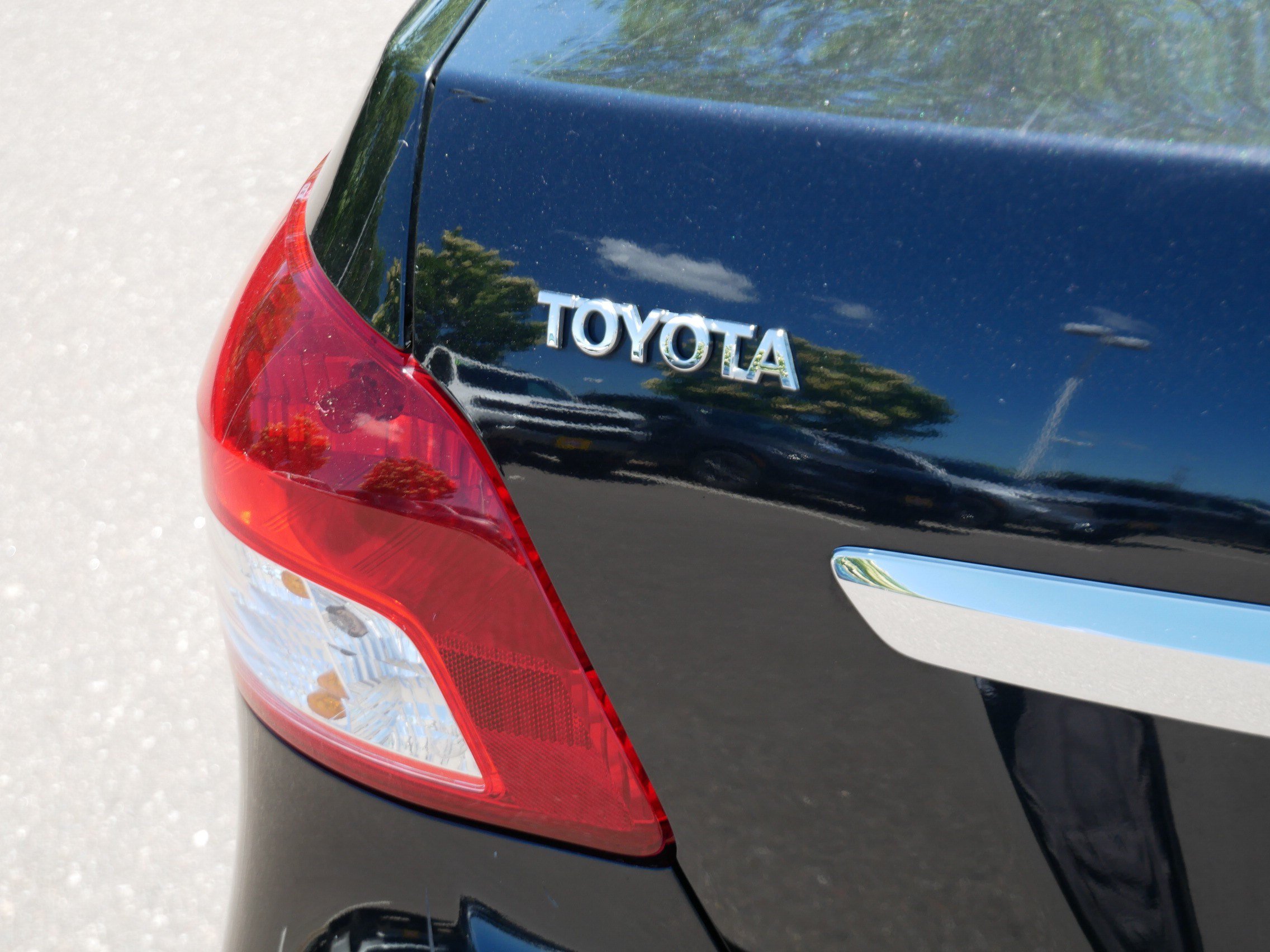 Used 2011 Toyota Yaris Sedan w/ PWR Pkg w/Steel Wheels FWD image 17