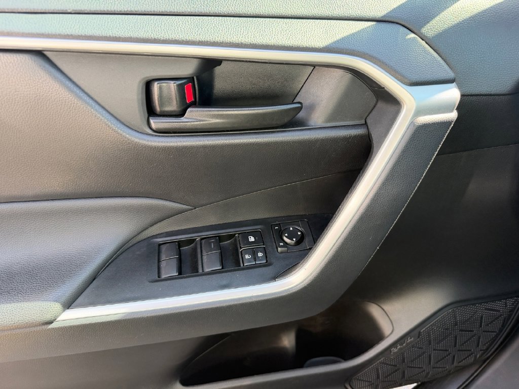 Used 2025 Toyota RAV4 LE FWD image 29