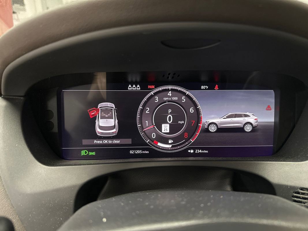 Used 2020 Jaguar F-PACE Prestige image 15