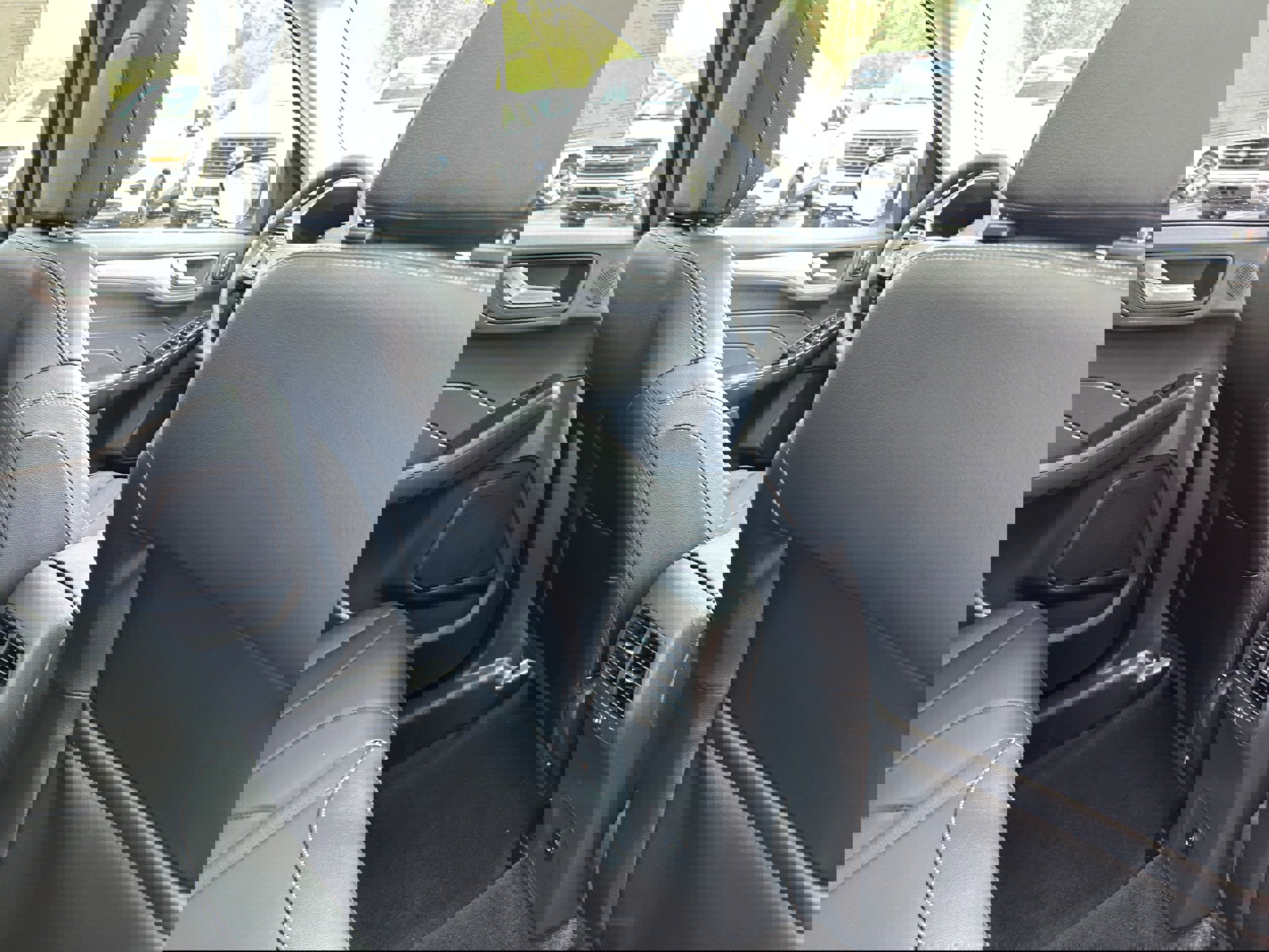 New 2025 Ford Escape SE w/ PHEV Premium Package FWD image 33