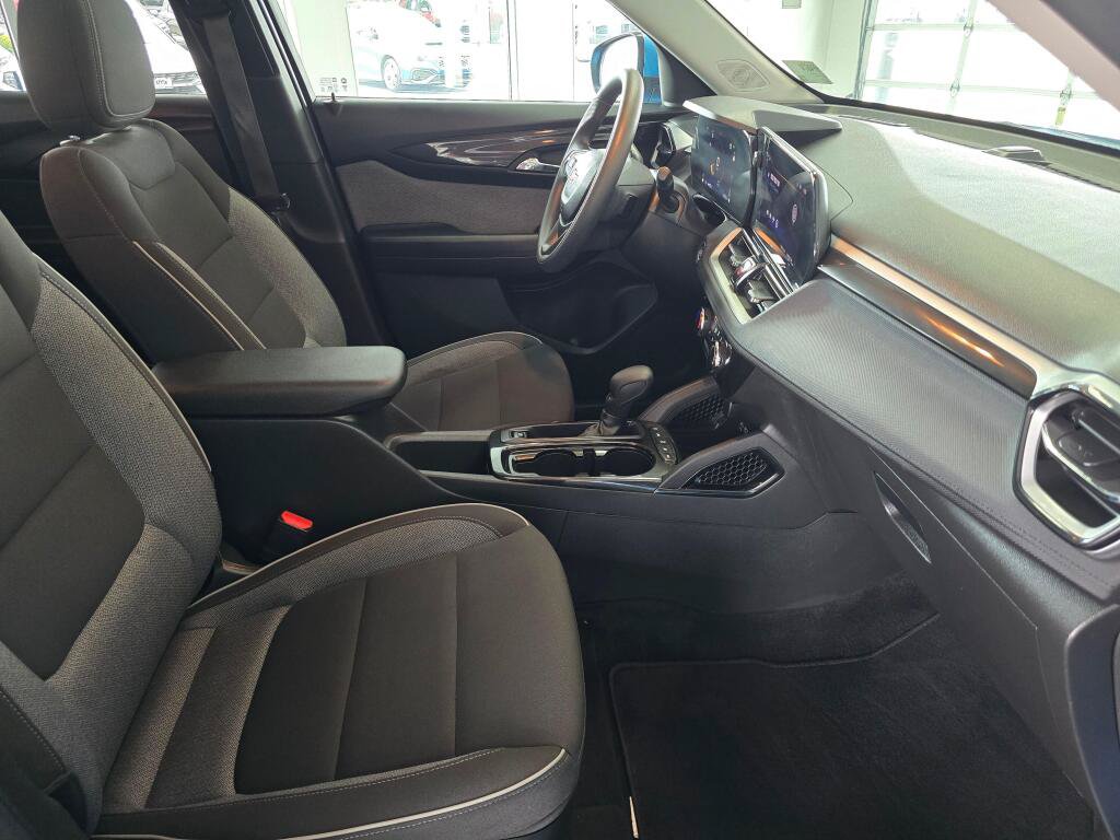 Used 2025 Chevrolet TrailBlazer LT AWD/4WD image 42