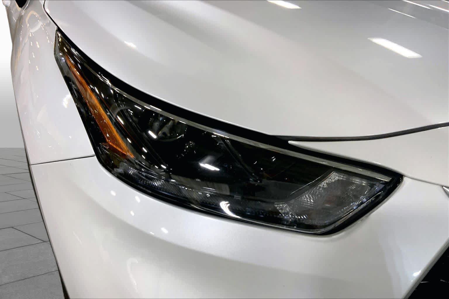 Used 2023 Toyota Highlander XLE AWD/4WD image 28