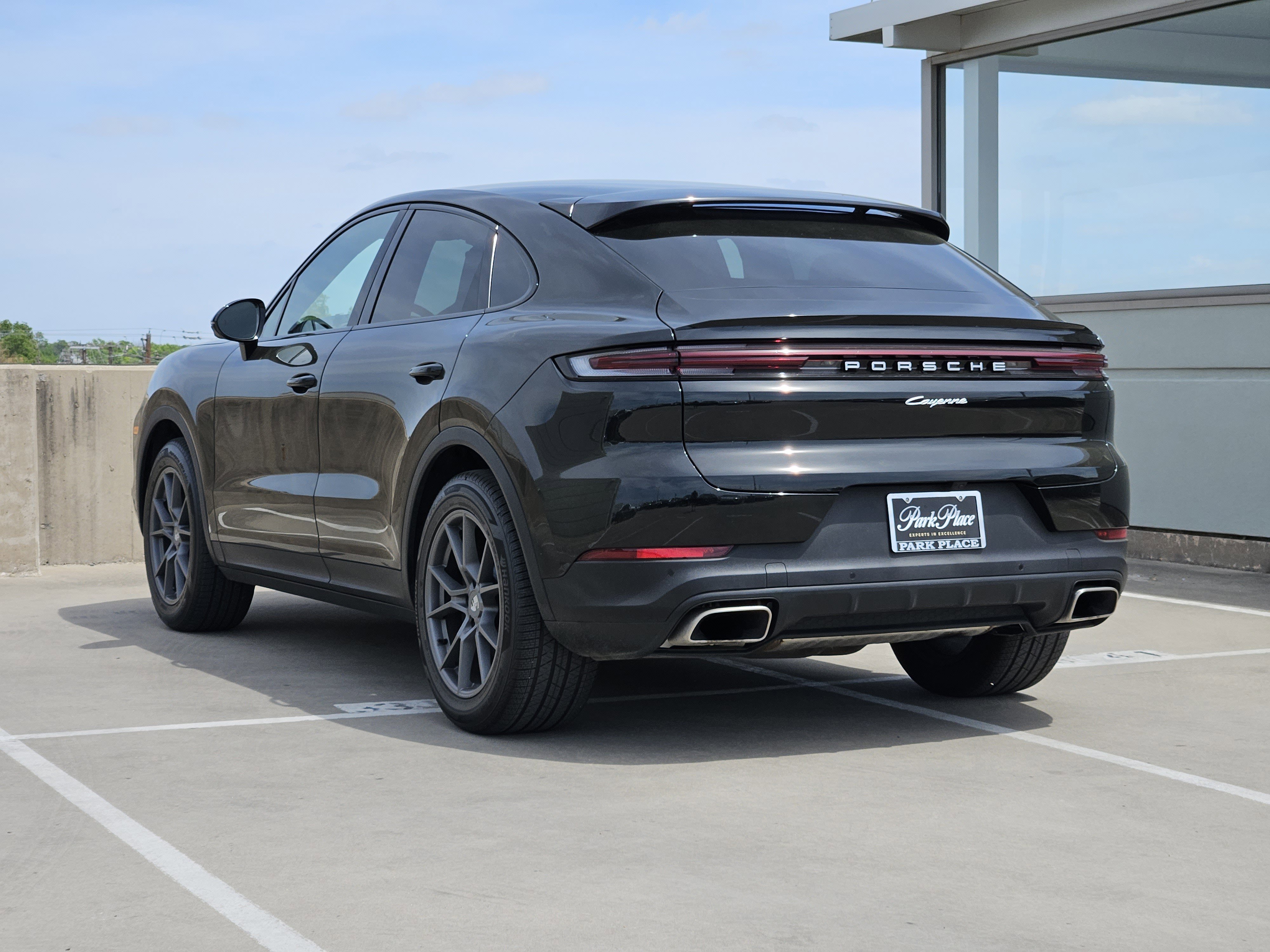 Certified 2025 Porsche Cayenne Coupe image 3