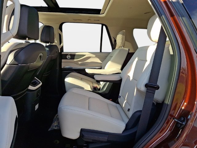 New 2027 Lincoln Navigator Reserve AWD/4WD image 9