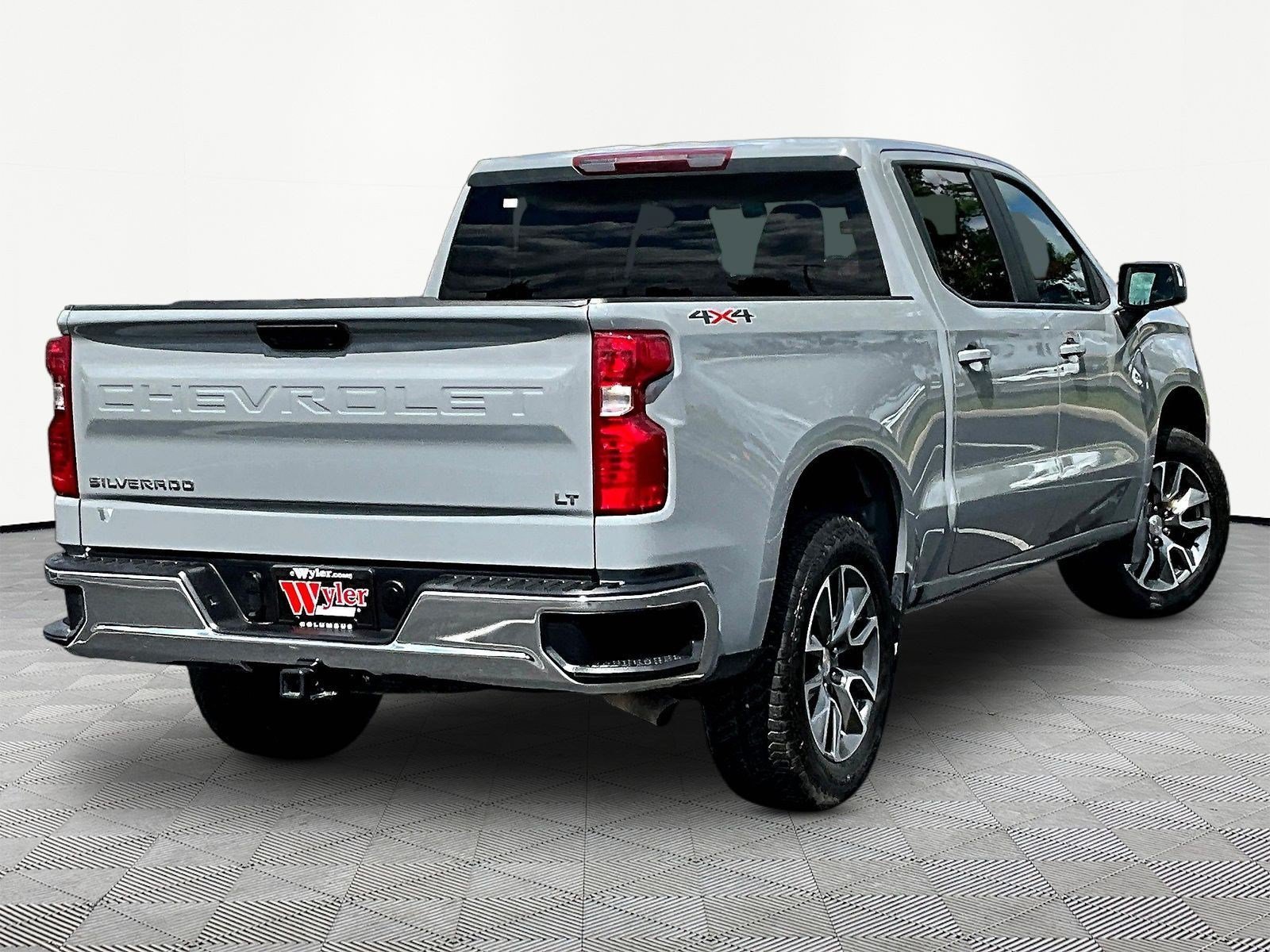 Used 2024 Chevrolet Silverado 1500 LT AWD/4WD image 6