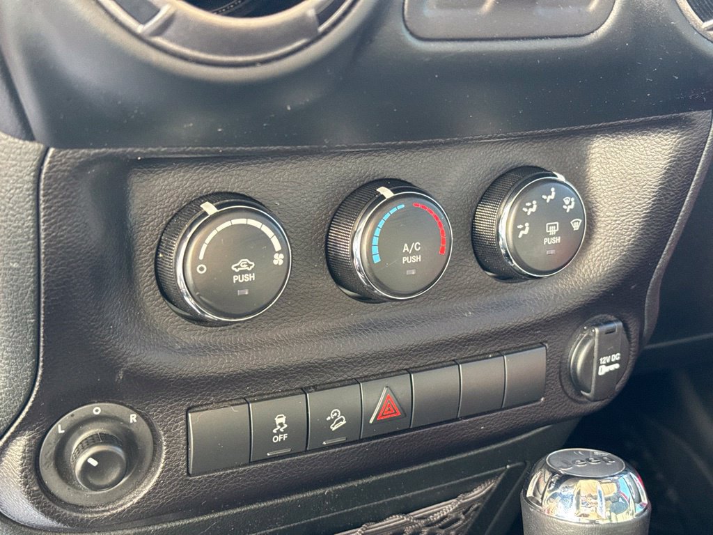 Used 2018 Jeep Wrangler Sport AWD/4WD image 19