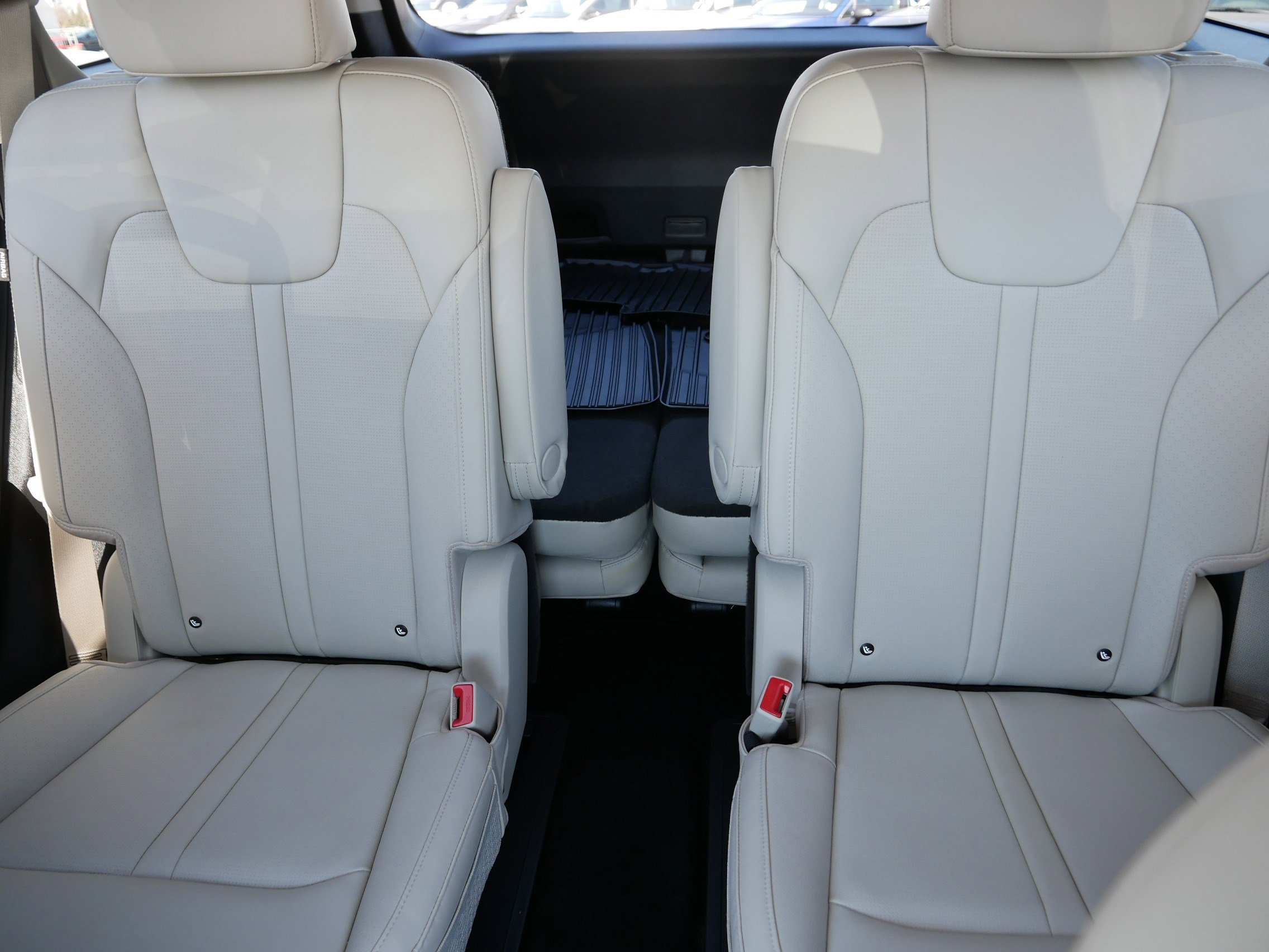 Certified 2025 Kia Sorento EX w/ EX Panoramic Sunroof Package image 13