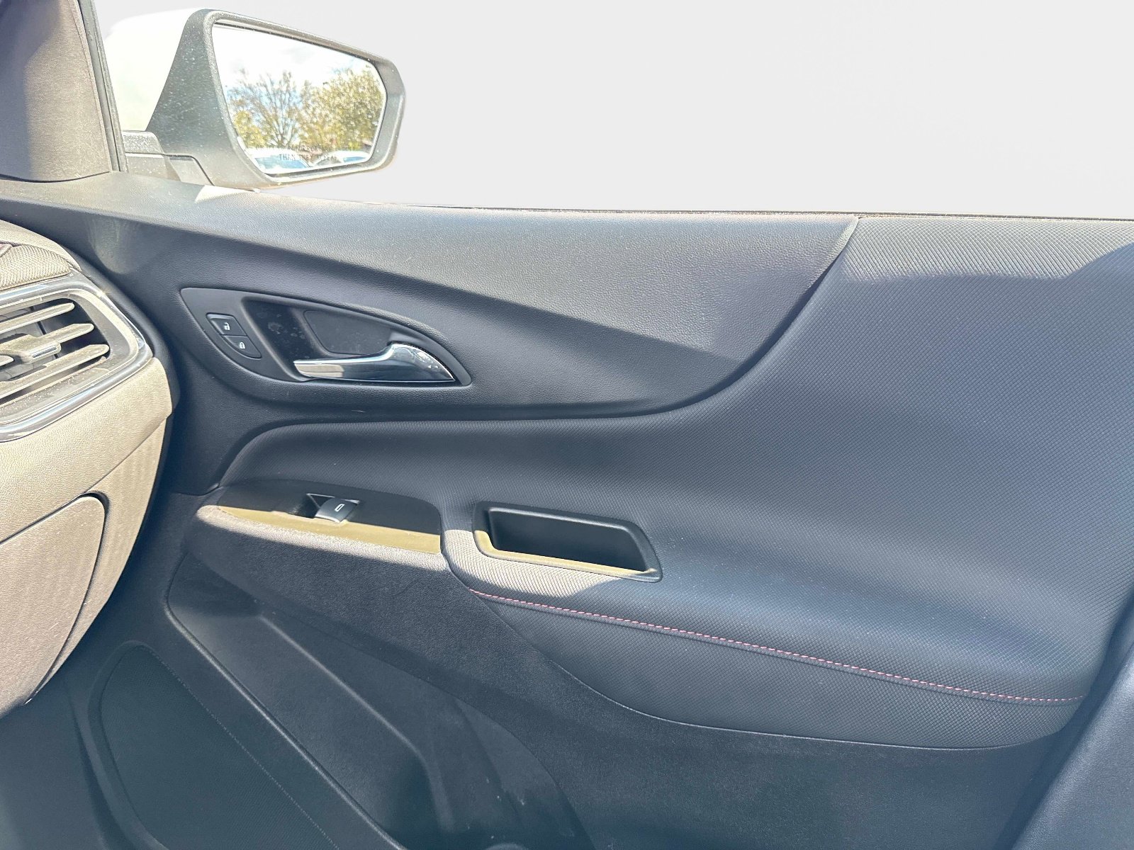 Used 2024 Chevrolet Equinox RS w/ RS Leather Package AWD/4WD image 24