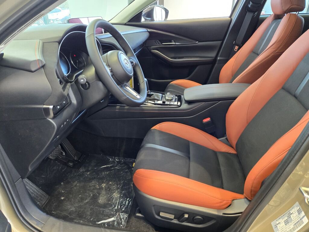 New 2025 MAZDA CX-30 Carbon image 15