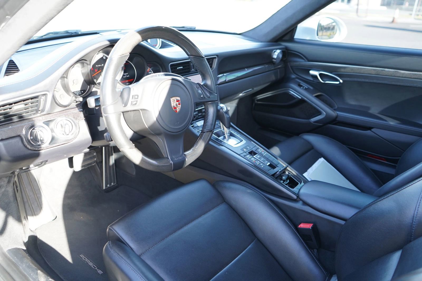 Used 2015 Porsche 911 Turbo S w/ High-end Infotainment Package image 8