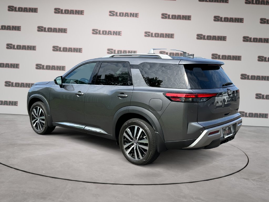 Used 2023 Nissan Pathfinder Platinum AWD/4WD image 3