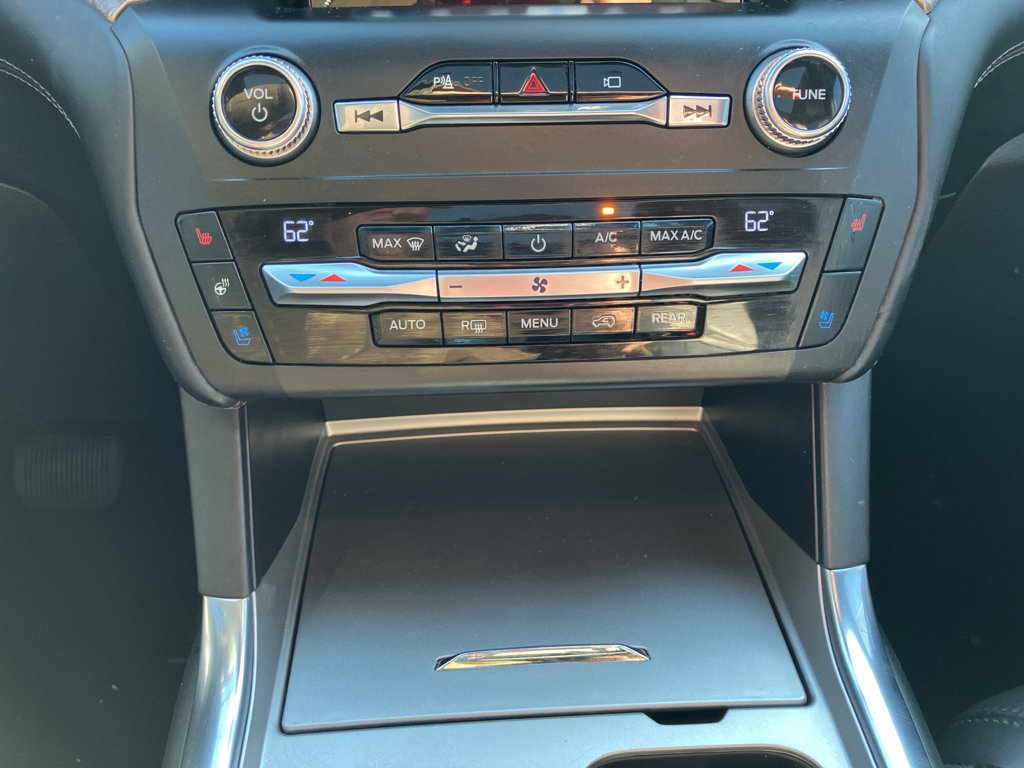 Used 2020 Ford Explorer Platinum w/ Premium Technology Package image 19