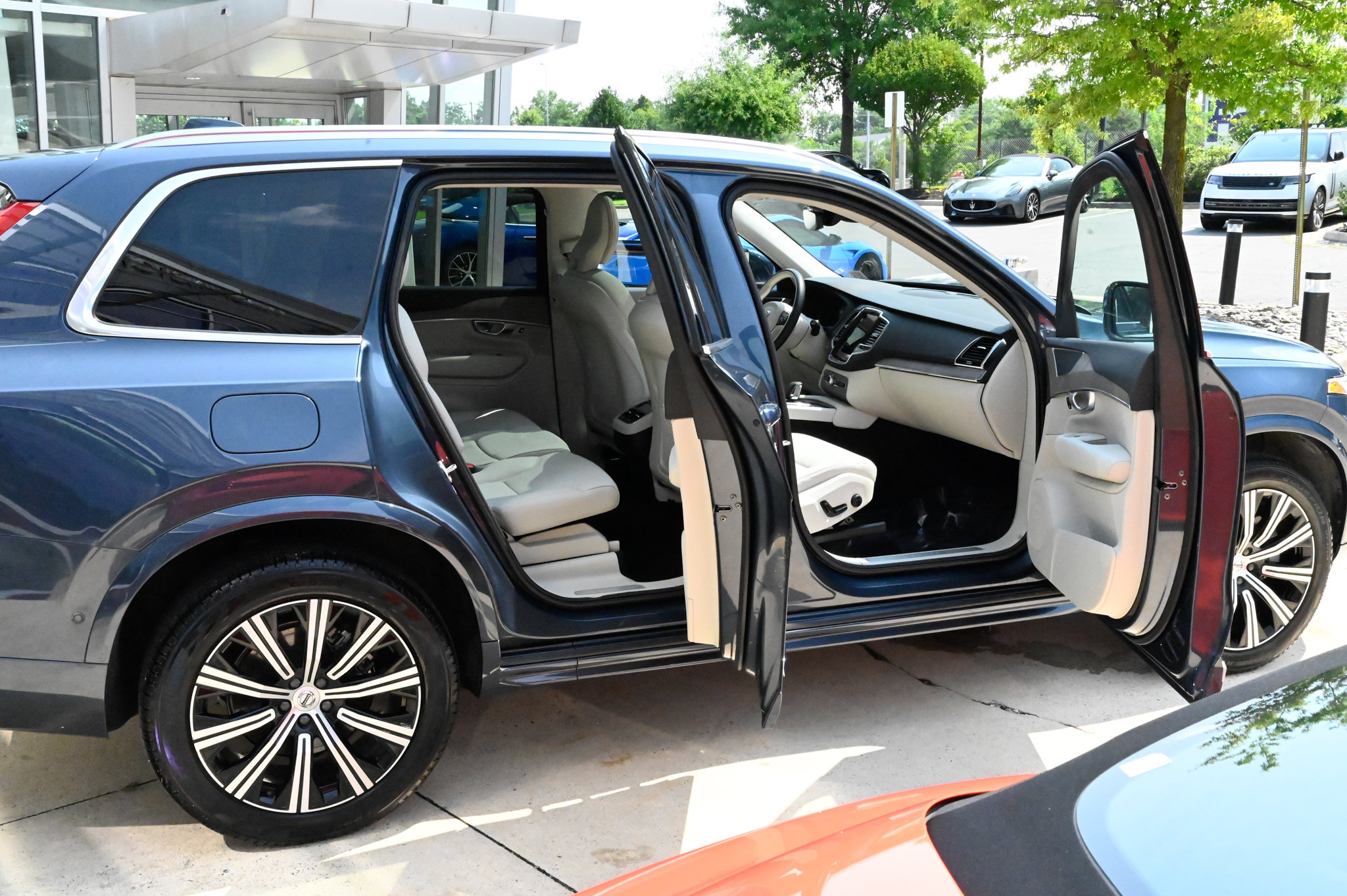 Used 2023 Volvo XC90 B6 Plus AWD/4WD image 54