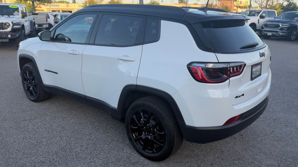 Used 2024 Jeep Compass Latitude w/ Sun and Sound Group image 5