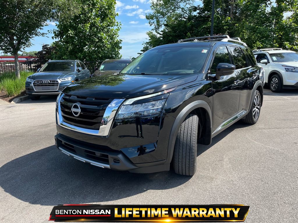 Used 2024 Nissan Pathfinder Platinum w/ Cargo Package FWD image 4