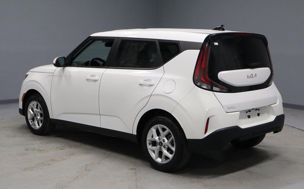 Used 2024 Kia Soul LX w/ Option Group 015 image 8