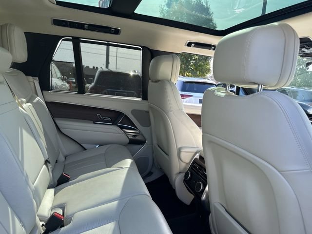 Used 2025 Land Rover Range Rover SE AWD/4WD image 31