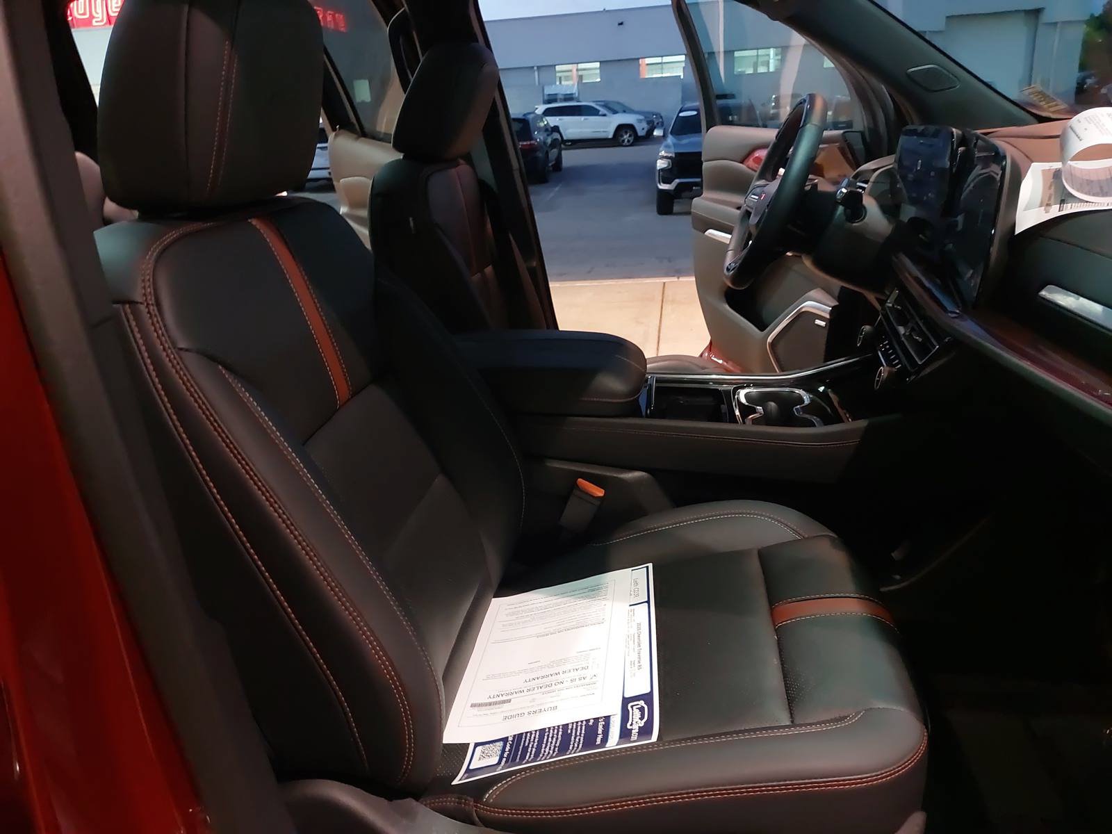 Used 2025 Chevrolet Traverse RS FWD image 10