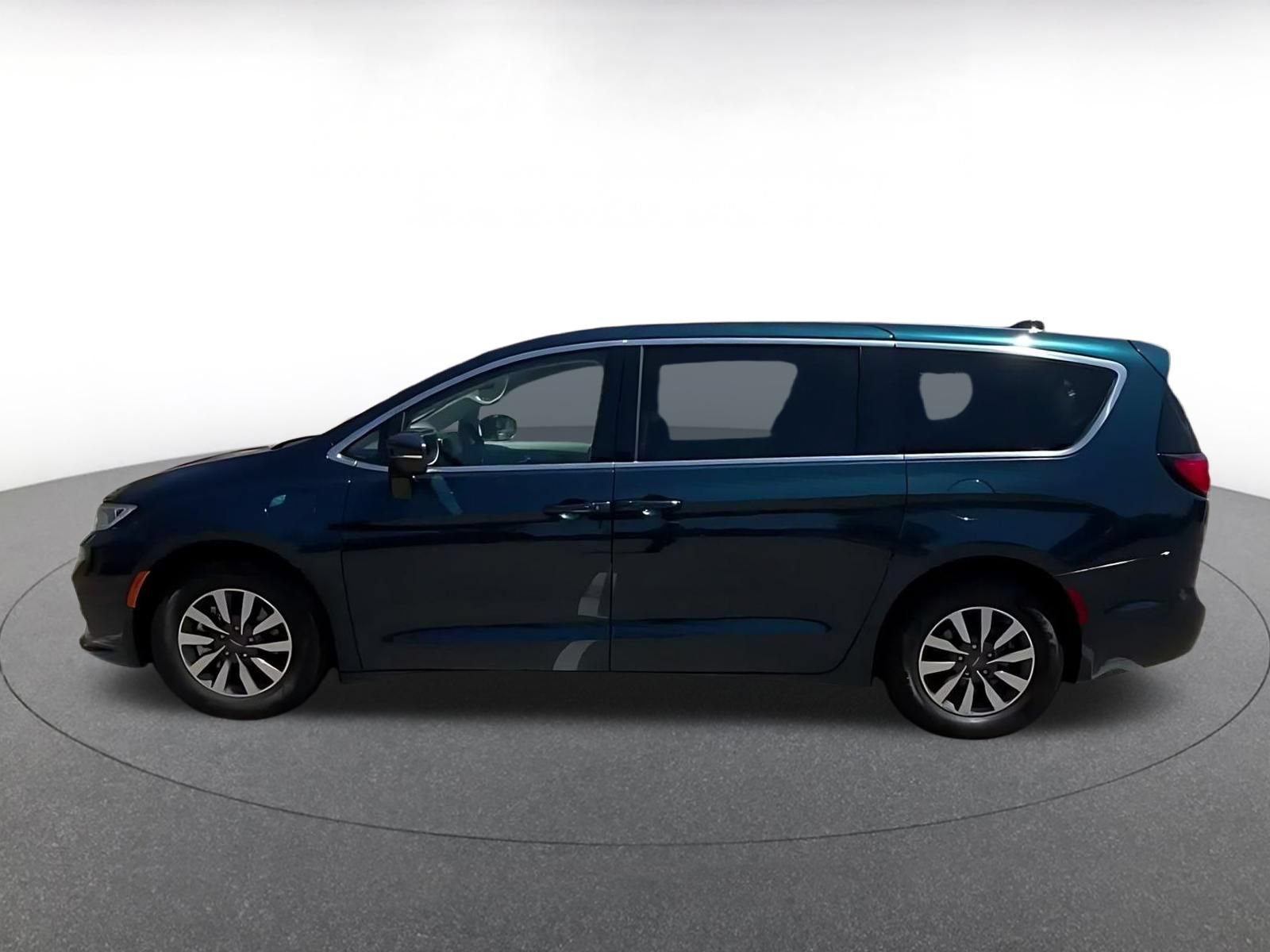 Used 2023 Chrysler Pacifica Touring-L FWD image 8