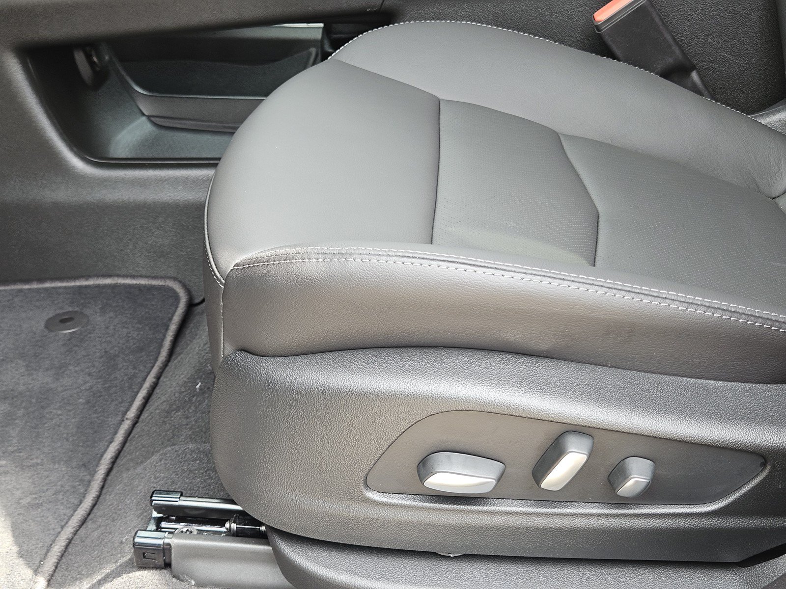 New 2026 Cadillac XT5 Premium Luxury FWD image 17