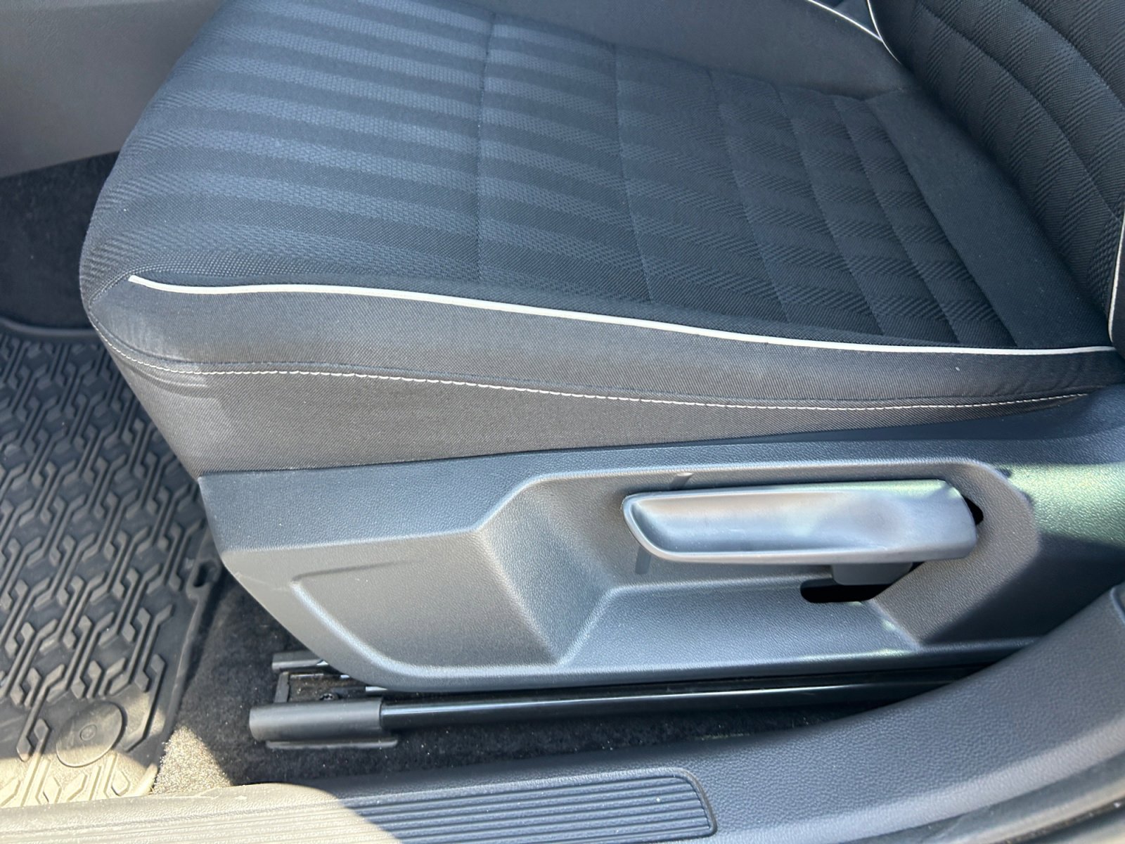 Certified 2023 Volkswagen Jetta Sport image 14