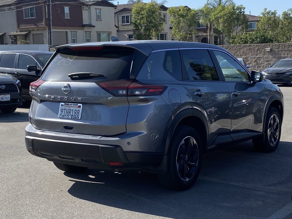 Used 2025 Nissan Rogue SV FWD image 4