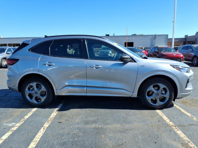 Used 2024 Ford Escape ST-Line w/ Tech Pack #1 AWD/4WD image 12