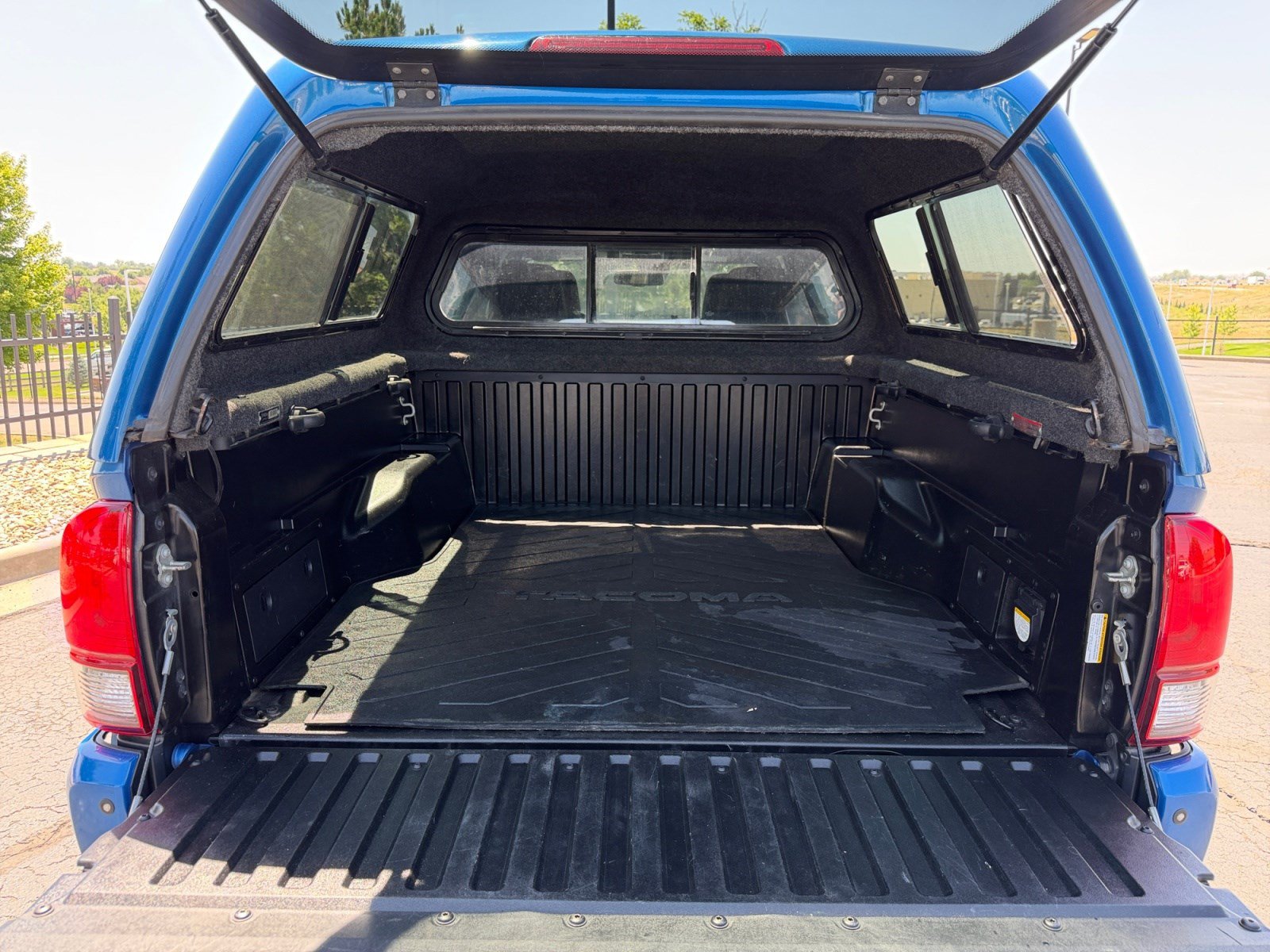Used 2018 Toyota Tacoma TRD Off-Road w/ Technology Package AWD/4WD image 32