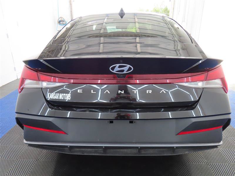Used 2024 Hyundai Elantra SE FWD image 11
